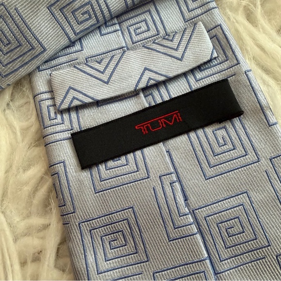 TUMI Silk Geometric Patterned Blue Tie - Picture 2 of 6